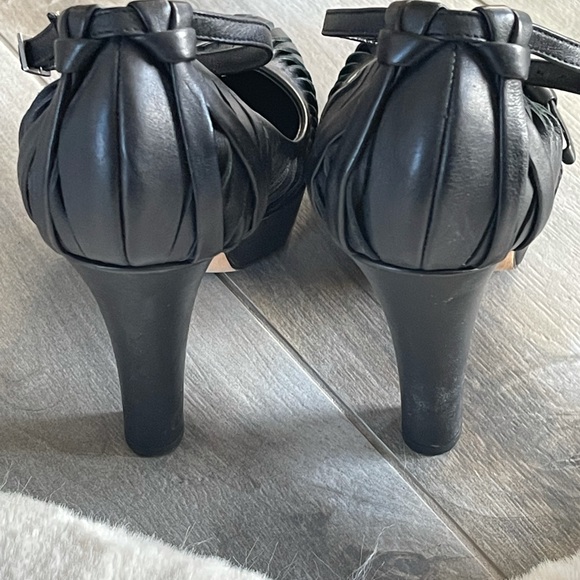 Vintage,Authentic Christian Dior in great shape 5”heel 1” Platform size 38 1/2 - Picture 4 of 7